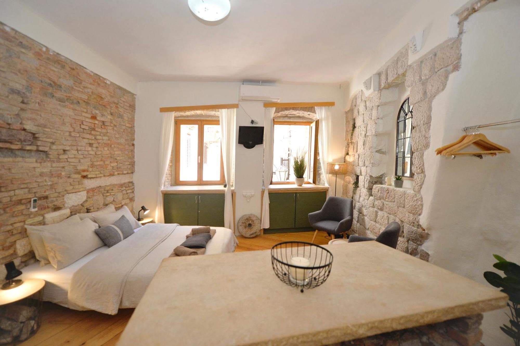 Charming In Daire Kotor